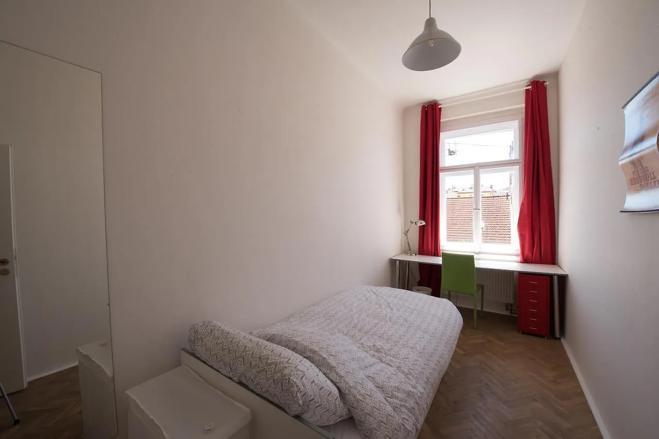 براغ Sergio Leone Private Rooms جمهورية التشيك