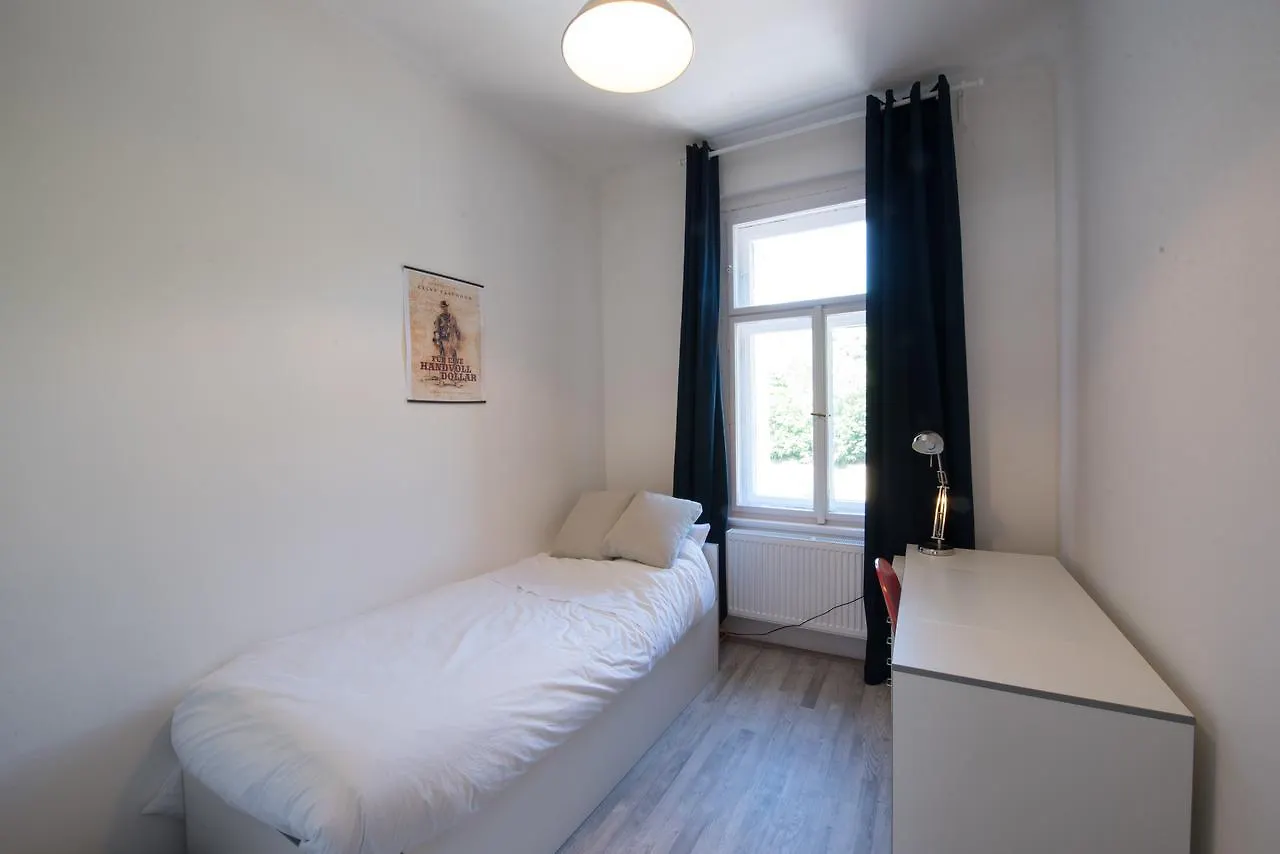 اتصالات Sergio Leone Private Rooms 