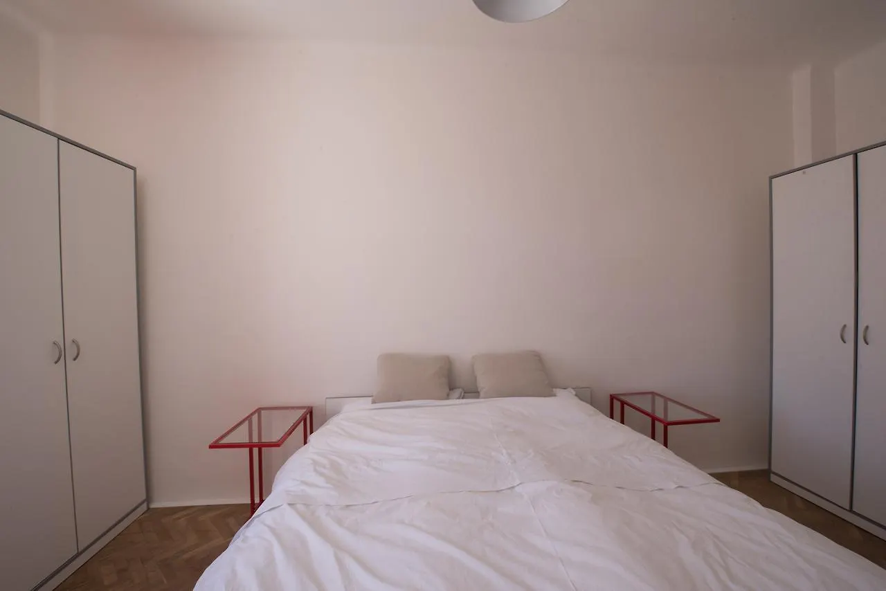 Sergio Leone Private Rooms 프라하 체코