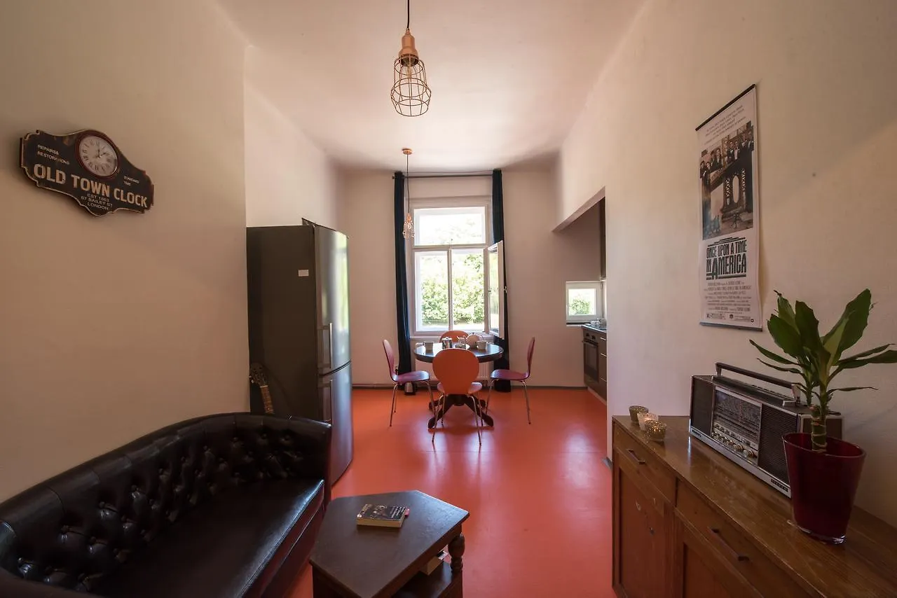 Sergio Leone Private Rooms 프라하 호스텔
